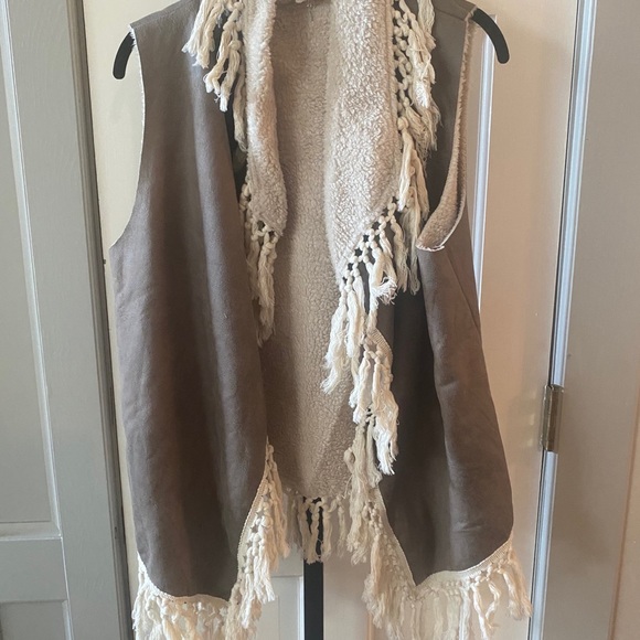 Shabby hippy vest - Picture 1 of 5